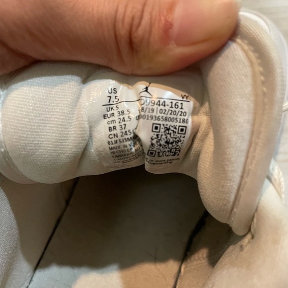 university red low jordan 1s woman 7.5 - Picture 4 of 10